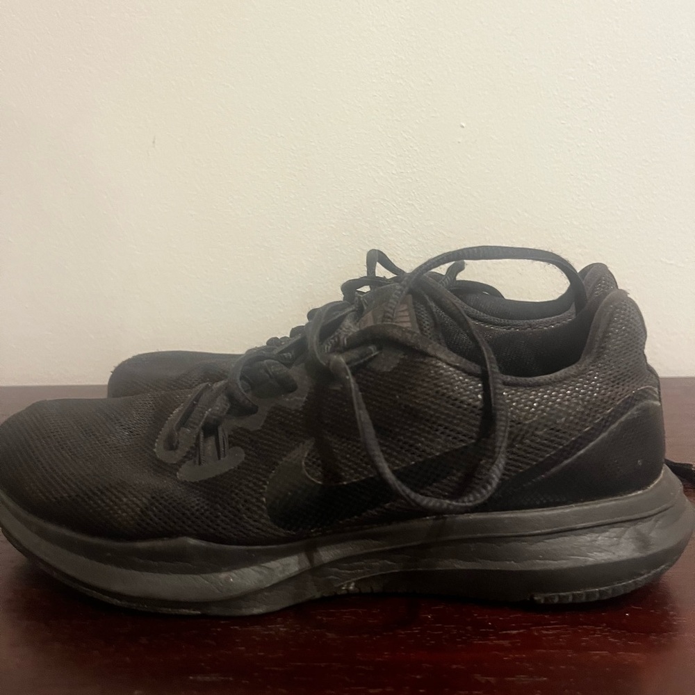 Nike Men's Dark Gray Athletic Shoes